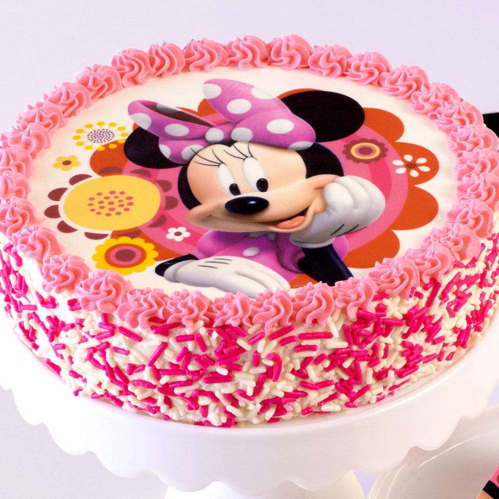 My attempt at a cute 2 year old Minnie Mouse birthday cake! I think light  -up Minnie will be a big hit😊 : r/DessertPorn