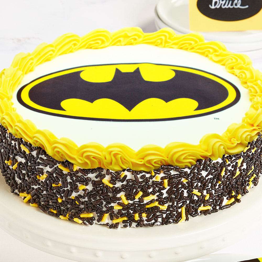 Yummy Batman Fondant Cake | Winni.in