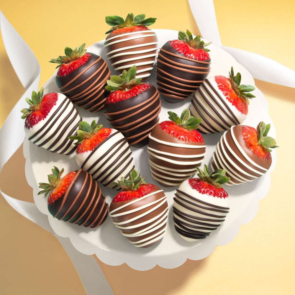 12pc Chocolate Dipped Strawberries Close-up
